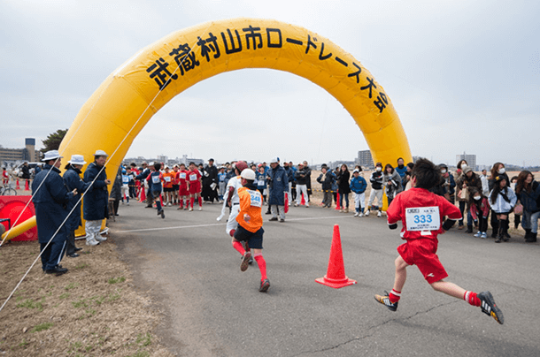 写真：第1回武蔵村山市ロードレース大会　提供：真如苑